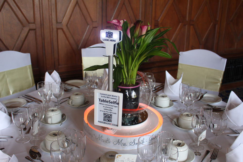 Table Selfie by Photobooths.co.uk