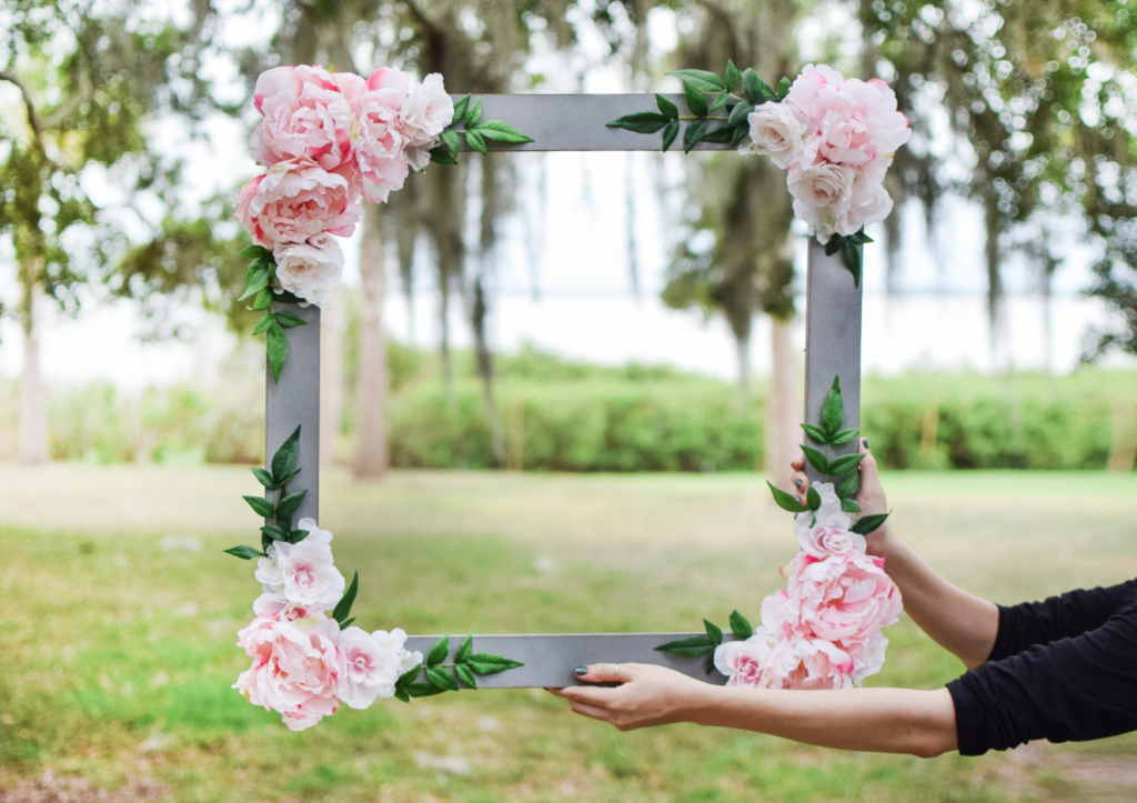 How to Make a Bridal Shower Photo Booth Frame? 